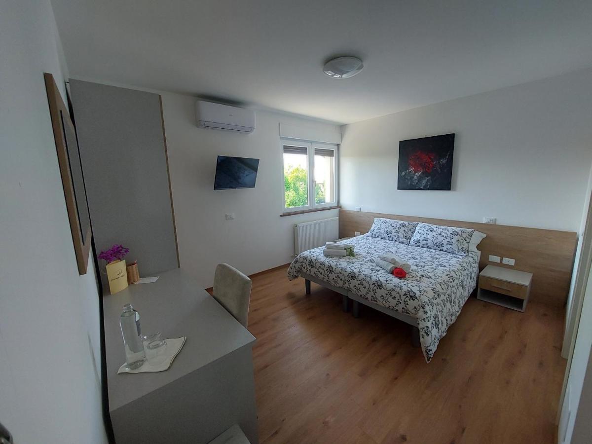 Locanda Rossa Hotel Romans di Varmo Kültér fotó