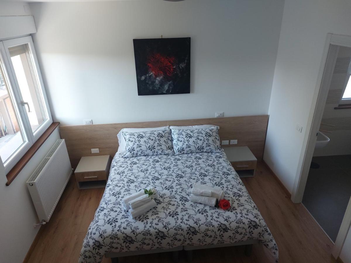 Locanda Rossa Hotel Romans di Varmo Kültér fotó