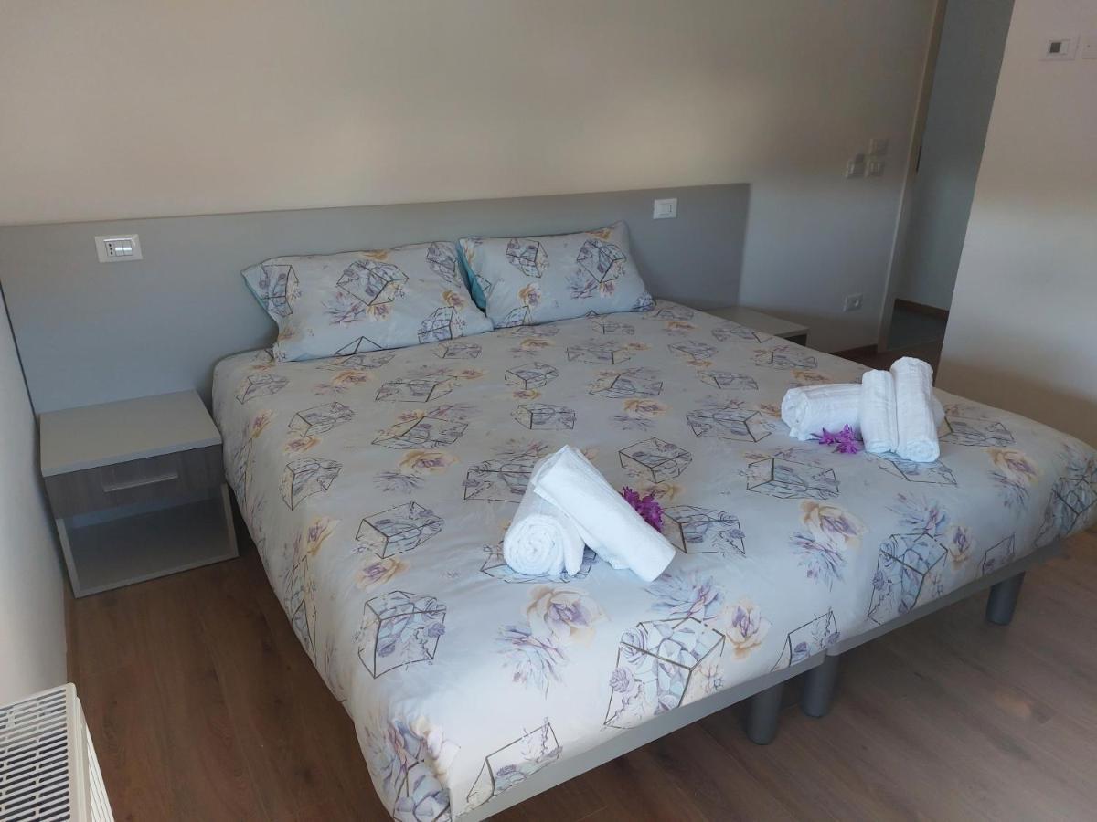 Locanda Rossa Hotel Romans di Varmo Kültér fotó