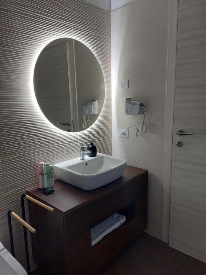 Locanda Rossa Hotel Romans di Varmo Kültér fotó