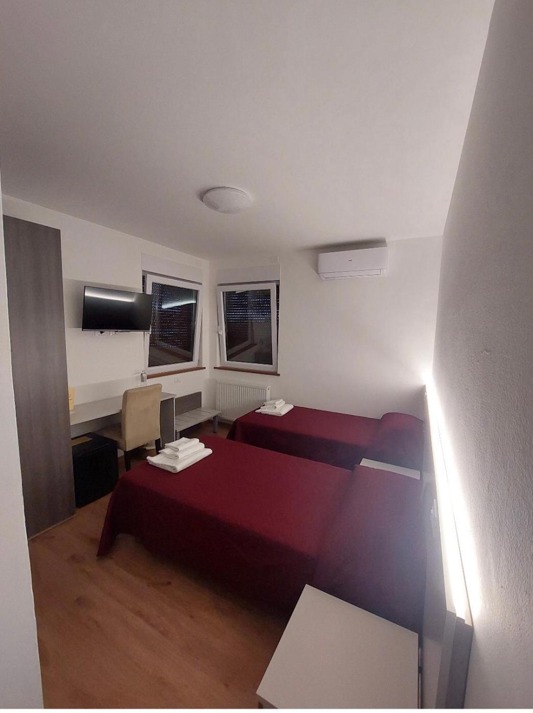 Locanda Rossa Hotel Romans di Varmo Kültér fotó